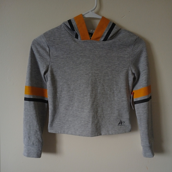Girls Medium Athletic Crop Top - Picture 1 of 11